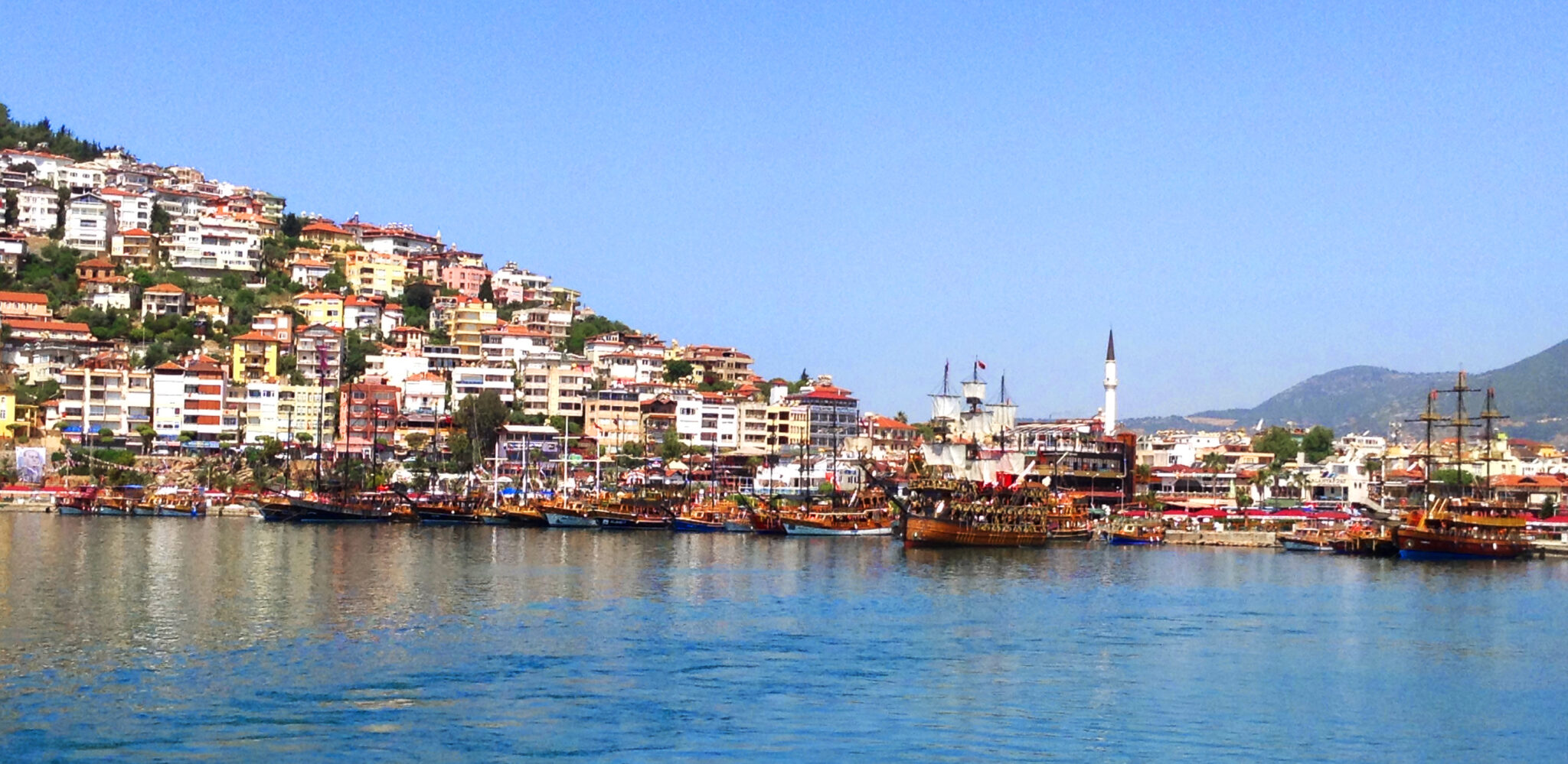 Alanya havn, alanya bådtur, ferie i alanya, lejlighed i alanya, alanya homeserive, grafikerens gode råd, alanya virksomhed