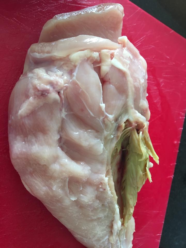 grøn materiale i kyllingebryst, byld i kyllingekød, byld i kyllingekød, betændelse i kyllingekød, artiskok i kyllingebrystet, dårligt kyllingekød, fremmede materiale i kyllingekøde