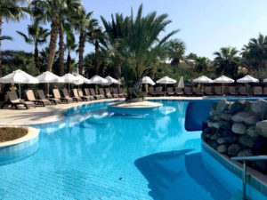 Oscar resort, hotel i girne