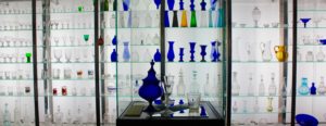 glas udstilling, udstilling af glad i silkeborg, glassets historie, historien om glas,