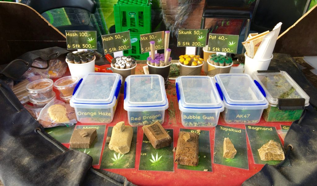 pusher street, pusher street copenhagen, copenhagen pusher street, Christania pusher street, fristaden, Christania, seværdiheder i københavn, hash, boder på pusher street, hash salg Danmark,