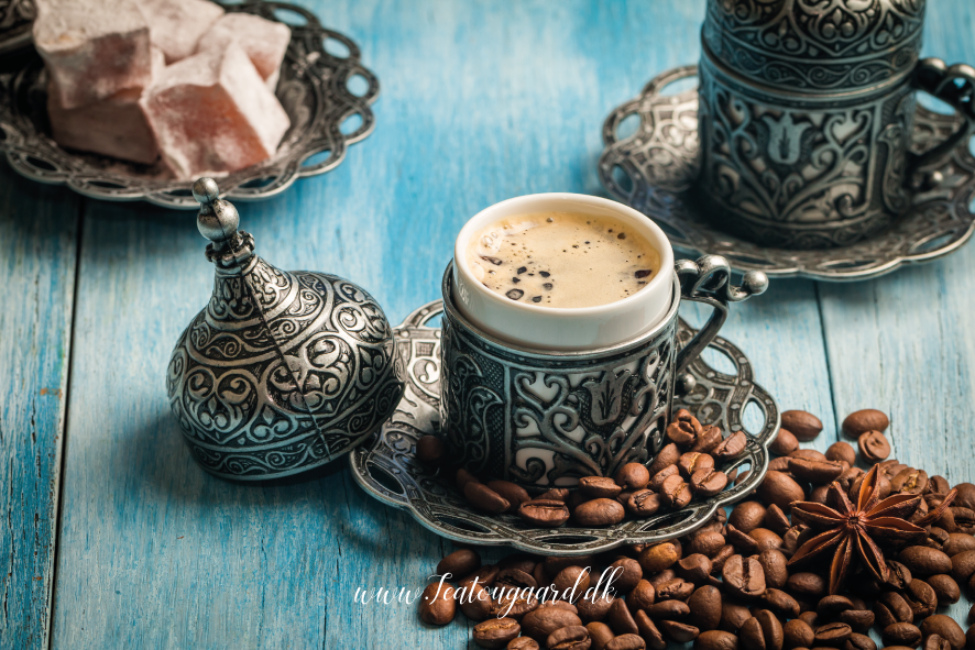 tyrkisk kaffe, spå i kaffe grums, kaffe grums, symbolerne i kaffe grums, kaffe grums symboler, drikkevare fra tyrkiet, opskrift på tyrkisk kaffe, tyrkisk kaffe opskrift