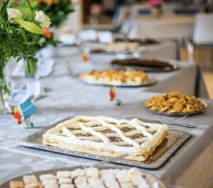 Sønderjysk kaffebord på Hohenwarte, sønderjysk kaffebord, hvor kan man smage sønderjysk kaffebord, besøg Hohenwarte, traditionel sønderjysk kaffebord, oplevelsesgaver