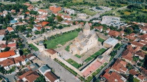 Mtskheta, Mtskheta kirke, Mtskheta katedral, Mtskheta Georgien, dagsudflugter fra tbilisi, Tbilisi udflugter, oplevelser i Georgien, seværdigheder i Georgien, seværdigheder Mtskheta, Mtskheta seværdighed, pilgramsrejser, jesus kappe, Svetitskhoveli katedralen i Mtskheta, Svetitskhoveli katedralen