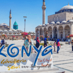 Konya seværdigheder, seværdigheder i Tyrkiet, seværdigheder i Konya, tyrkiske byer uden turister, unikke byer i Tyrkiet, Mevlana, Mevlana museum, Mevlana Museum i Konya, Tyrkiets berømte sufimusikmuseum, mausoleum for Jalaluddin Rumi, grøn kuppel i Konya, dansende dervisher, Mevlevi ordenen, spirituel seværdighed i Tyrkiet, historisk kloster i Konya, populære museer i Tyrkiet, kulturelle oplevelser i Konya, must-see attraktion i Konya, pilgrimssted i Tyrkiet, religiøs seværdighed i Konya, museer i Tyrkiet, Mevlana grav, Rumi mausoleum, historiske bygninger i Konya, sufisme i Tyrkiet, ikoniske bygninger i Konya, Konya turistattraktioner