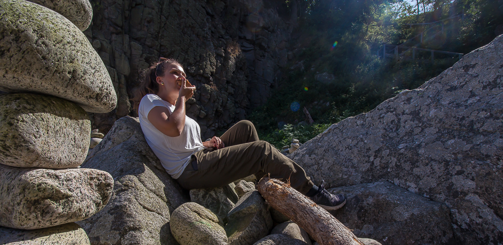 Madpakke i natruren, solo rejsende, spise i det fri,Bornholm, Helligdomsklipper, Helligdomsklipperne, Seværdigheder på Bornholm, Bornholm Seværdigheder, Oplevelser på Bonrholm, Naturoplevelser på Bornholm,