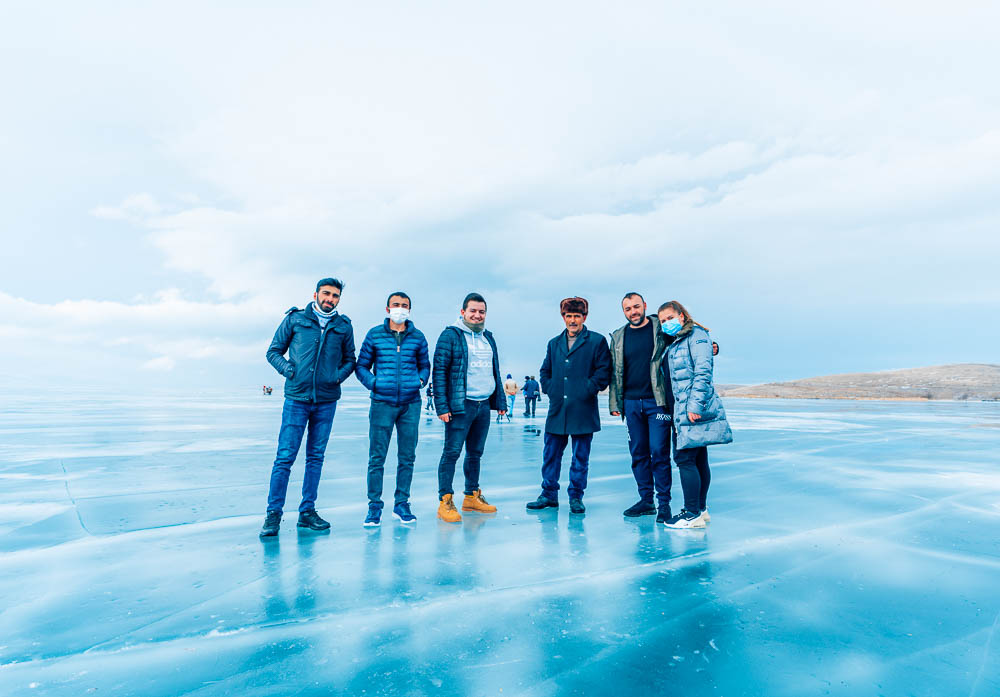 Cildir lake, Cildir søen, frossen sø i Tyrkiet, oplevelser i Tyrkiet, tyrkiske oplevelser, seværdigheder i Tyrkiet, hestevogn på sø, Kars, østtyrkiet, østlige Tyrkiet