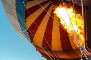 Oplevelser i cappadokia, seværdigheder i kappedokien, Luftballon i Tyrkiet, Cappadocia luftballon, luftballon Tyrkiet, oplevelser i cappadocia, unikke landskaber i vernde, vulkansk landskab, hvor kan man flyve i luftballon,