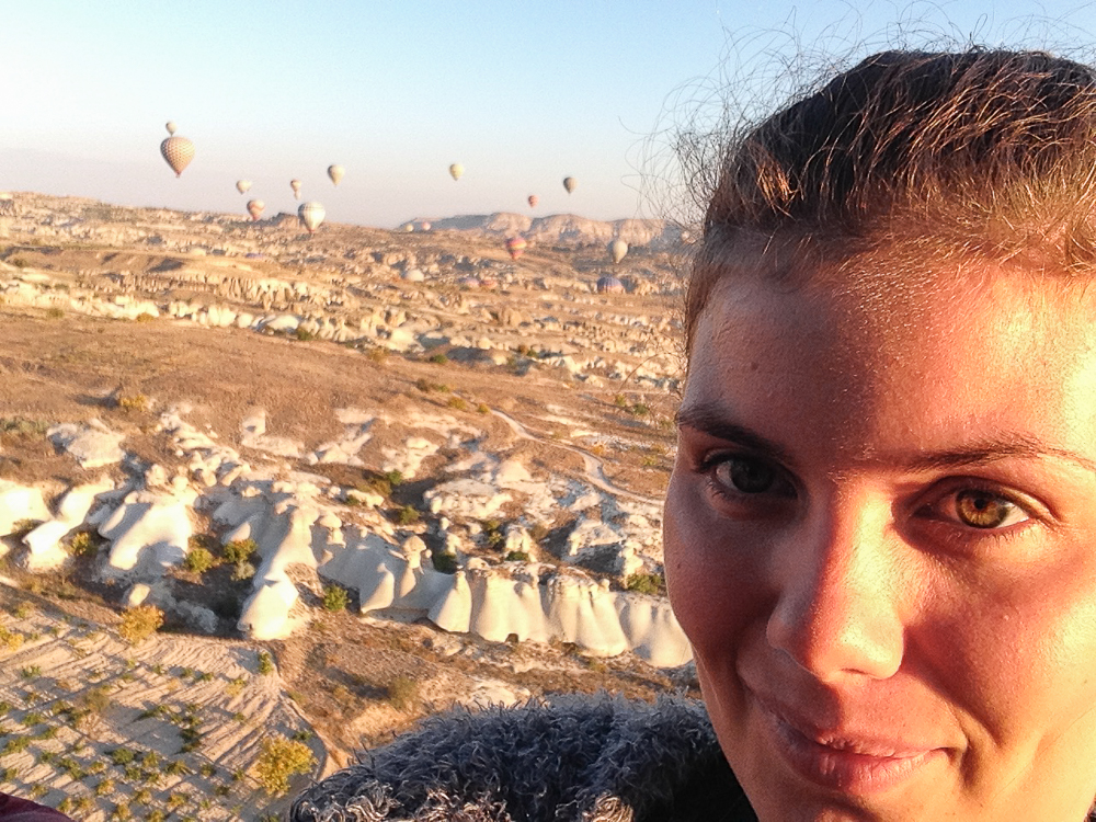 selfie fra en luftballon, flyv i luftballon Tyrkiet, Rejseblog tyrkiet, vulkansk månelandskab, kappadokien dk, guide til kappadokien, Tyrkiet rejseblog