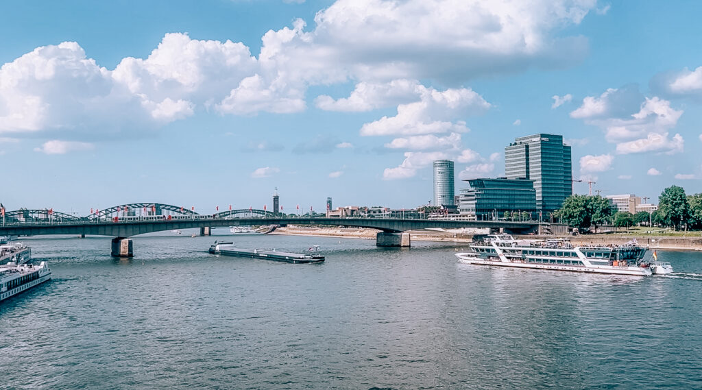Flodkrydstogt Köln, Rhinen krydstogt, sejltur på rhinen i Köln, cologne flodkrydstogt, seværdigheder i köln, oplevelser i köln, hvad kan man lave i köln, Seværdigheder i Cologne,