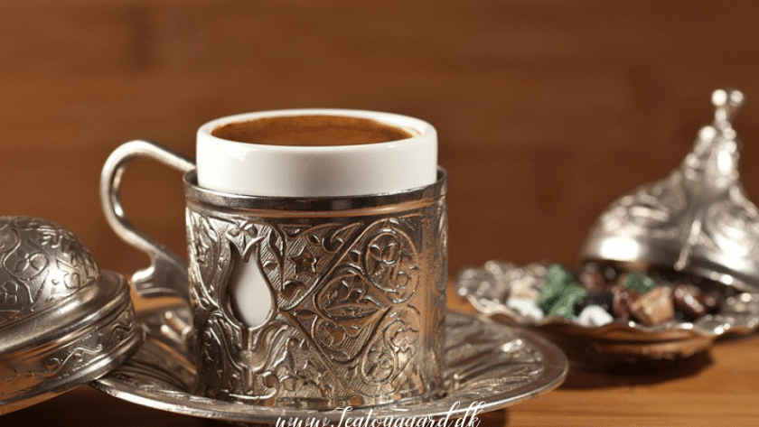 tyrkisk kaffe, spå i kaffe grums, kaffe grums, symbolerne i kaffe grums, kaffe grums symboler, drikkevare fra tyrkiet, opskrift på tyrkisk kaffe, tyrkisk kaffe opskrift