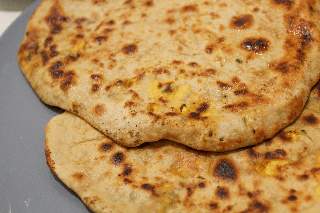 Aloo Palak Paratha opskrift, indiske pandekager, indisk fladbrød, Det indiske køkken, udenlandske opskrifter, opskrifter på udenlandsk mad, Aloo Palak Paratha fladbrød, indisk Aloo Palak Paratha