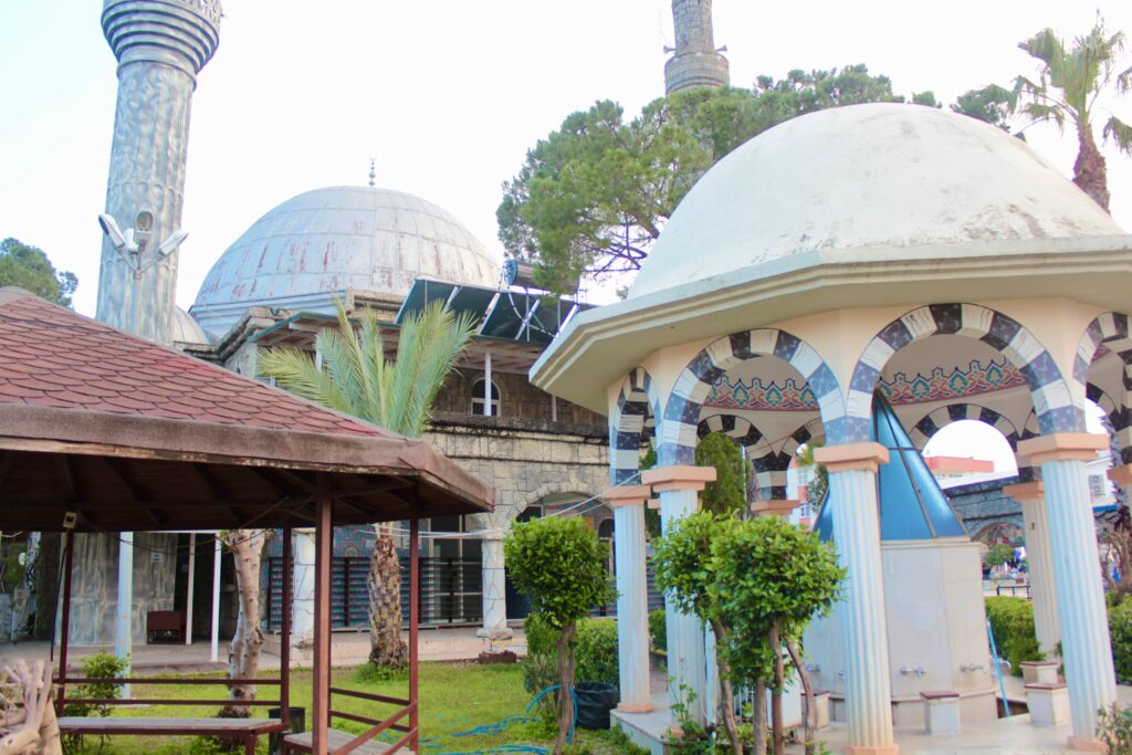 Belek strand, oplevelser i Belek, seværdigheder i Belek, feriebyer i Tyrkiet, Golf destinationer i Tyrkiet, hvor kan man spille folk i Tyrkiet, Antalya Tyrkiet, Belek moské