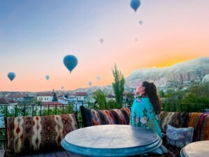 Kappadokien, instagram spots Kappadokien, cappadocia instagram spot, Kappadokien guide, dalene i Kappadokia, steder man skal se i Kappdokien, unikke steder i Tyrkiet, Oplevelser i cappadocia, seværdigheder i kappadokien, Luftballon i Tyrkiet, Cappadocia luftballon, luftballon Tyrkiet, oplevelser i cappadocia, unikke landskaber i vernde, vulkansk landskab, hvor kan man flyve i luftballon, perfekte luftballon billede i Kappadokien