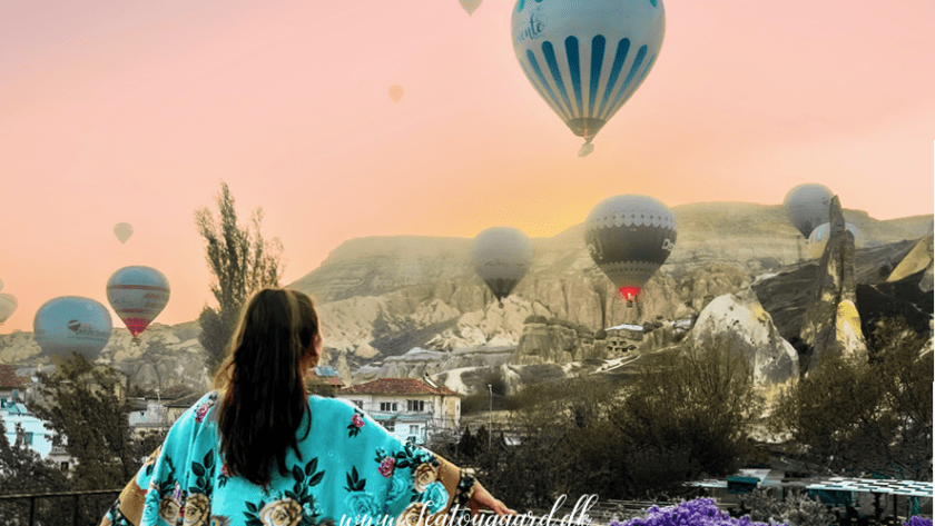 Kappadokien, instagram spots Kappadokien, cappadocia instagram spot, Kappadokien guide, dalene i Kappadokia, steder man skal se i Kappdokien, unikke steder i Tyrkiet, Oplevelser i cappadocia, seværdigheder i kappadokien, Luftballon i Tyrkiet, Cappadocia luftballon, luftballon Tyrkiet, oplevelser i cappadocia, unikke landskaber i vernde, vulkansk landskab, hvor kan man flyve i luftballon, perfekte luftballon billede i Kappadokien