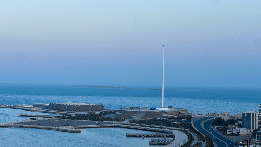 Half moon hotel Baku, panorama punkter i Baku, unikke bygninger i Baku, Unikke bygninger i Azerbaijan, Guide til Azerbaijan, guide til Azerbaijans seværdigheder, Baku Guide, Seværdigheder i Azerbaijan, oplevelser i Azerbaijan, Seværdigheder i Baku, oplevelser i Baku,