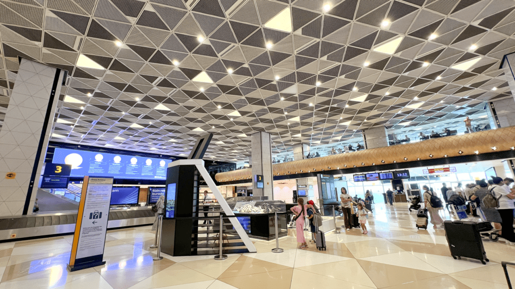 Guide til Azerbaijan, guide til Azerbaijans offentlige transport, Med bussen fra Baku lufthavn til baku centrum, offentlig transport fra Baku lufthavn, billige transportmuligheder i Azerbaijan, budget ferie i Azerbaijan, Budget ferie i Azerbaijan, Hvordan tager man offentlig transport i Baku, Baku lufthavnstransfer, Baku Guide,