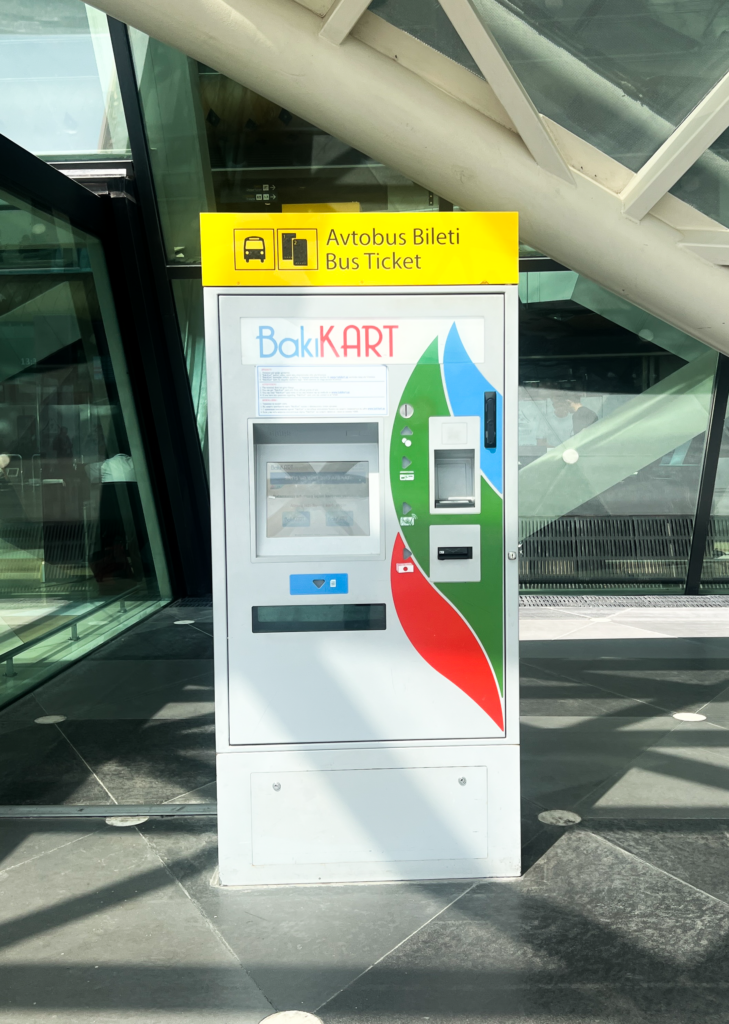 Guide til Azerbaijan, guide til Azerbaijans offentlige transport, Med bussen fra Baku lufthavn til baku centrum, offentlig transport fra Baku lufthavn, billige transportmuligheder i Azerbaijan, budget ferie i Azerbaijan, Budget ferie i Azerbaijan, Hvordan tager man offentlig transport i Baku, Baku lufthavnstransfer, Baku Guide,