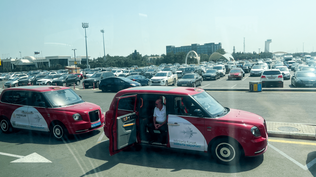 Azerbaijan taxi, taxier i azerbaijan, Guide til Azerbaijan, guide til Azerbaijans seværdigheder, Baku Guide, Seværdigheder i Azerbaijan, oplevelser i Azerbaijan,