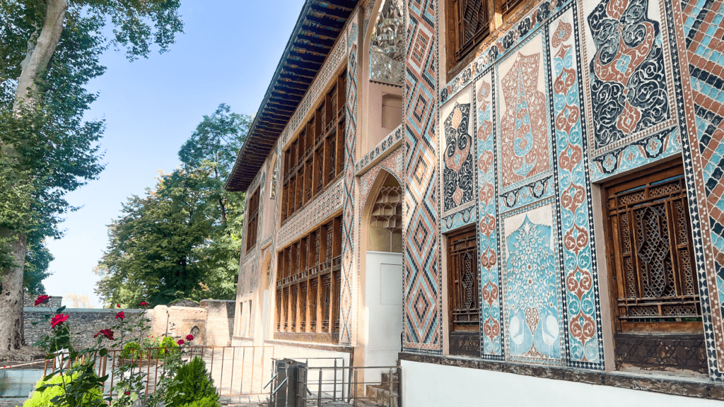 Paladset i Sheki, Sheki azerbaijan, palads i Azerbaijan, silkevejen, oplevelser i Azerbaijan, oplevelser i Kaukasus, Khans palads, Historisk centrum af Sheki med Khans palads, Azerbaijan Unesco steder, Unesco steder i Azerbaijan