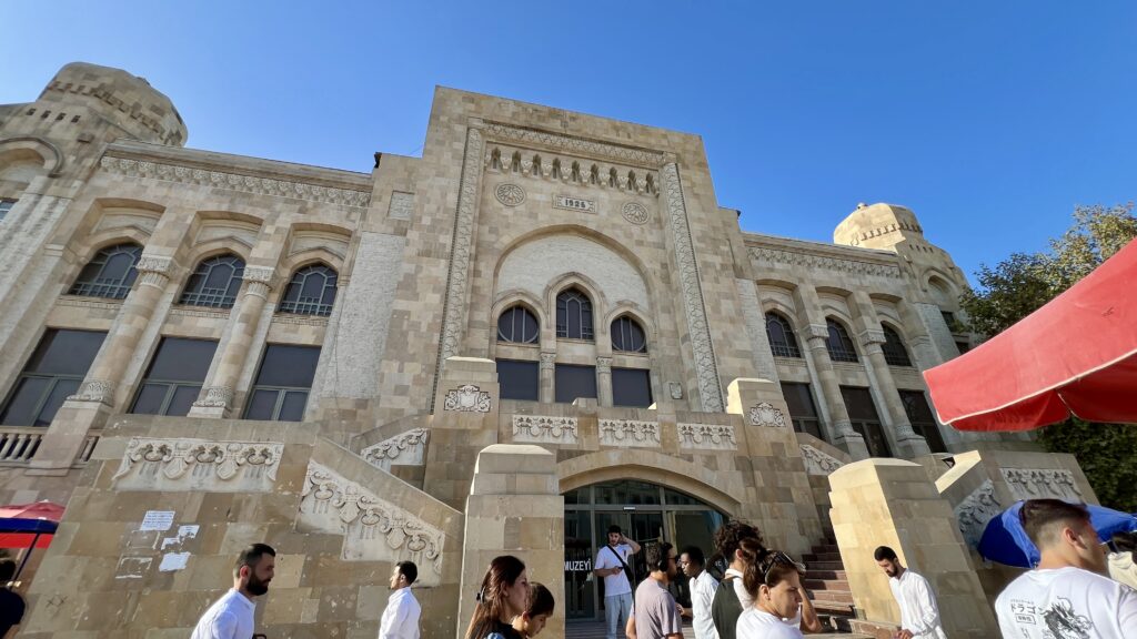 verdens største KFC, KFC baku, Sjove fakta om Baku, sjove fakta om Azerbaijan, rejseguide til Azerbaijan, Guide til Azerbaijan, Baku Guide,