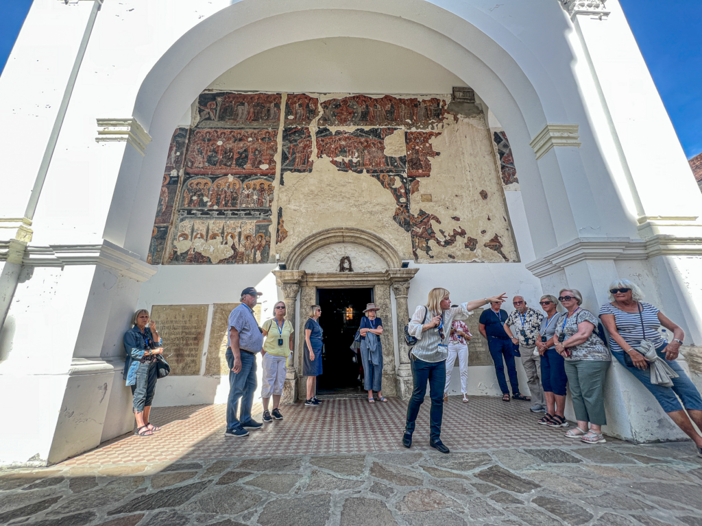 Novi Sad, byer i Serbien, seværdigheder i Serbien, Flodkrydstogt, Donau flodkrydstogt, flodkrydstogt på Donau floden, Guidet tur i Novi sad, seværdigheder i Novi Sad, danske rejser til Serbien, Krushedol klostret, Serbisk kloster, Krushedol-klostret i Serbien, Ortodoks kloster i Serbien, munkekloster i Serbien, kloster i Novi Sad