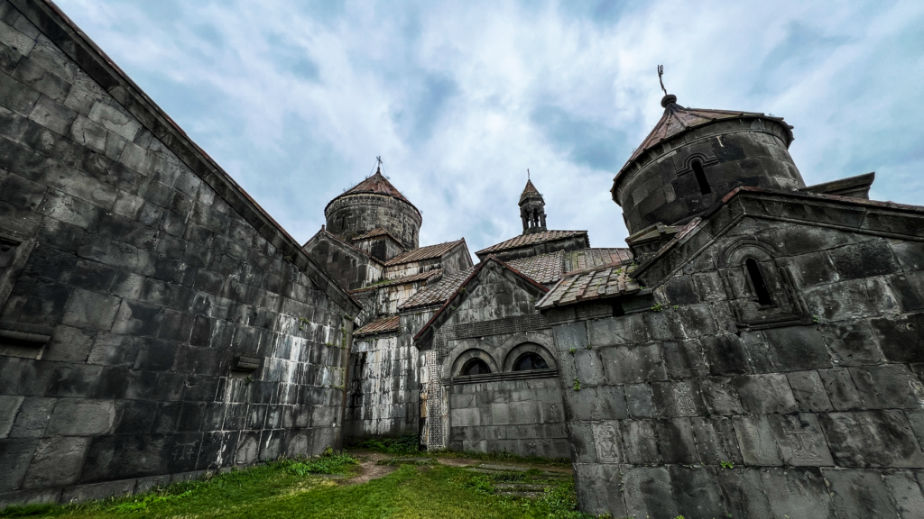 Haghpat klosteret, unesco steder i Armenien, Haghpat kirken, Haghpat klosteret armenien, Unesco Surb Nshan katedralen, seværdigheder i Armenien, unikke steder i Armenien, klostre i Armenien, kirker i Armenien, Guide til Armenien, Guide til Armeniens seværdigheder, oplevelser i Armenien