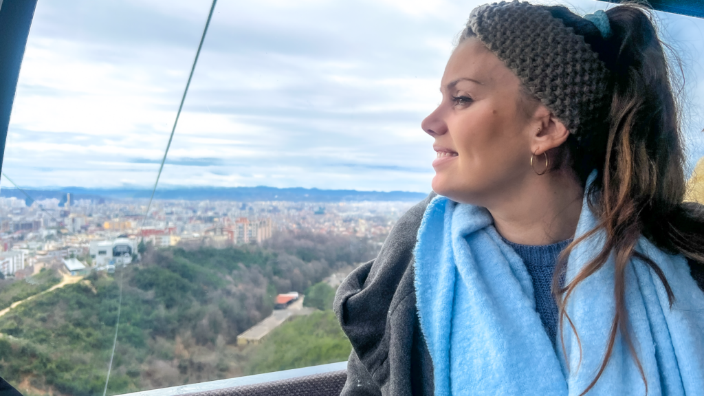 Dajti Ekspres kabelbane, Dajti Ekspress i Tirana, seværdigheder i Tirana, oplevelser i Albanien, bjergudsigt over Tirana, kabelbane til Dajti-bjerget, must-see i Albanien, natur og panorama i Tirana, udflugt fra byen, familievenlige aktiviteter i Tirana, bjergoplevelser i Albanien, Dajti Nationalpark, Dajti Mountain, moderne kabelbane i Balkan, udsigtspunkter i Tirana, rejseoplevelser i Albanien, Tirana fra oven, aktiv ferie i Albanien, naturoplevelser tæt på hovedstaden.