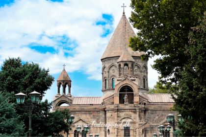 Echmiadzin kirken, unesco steder i Armenien, Echmiadzin kirken i Armenien, Echmiadzin klosteret armenien, Unesco Echmiadzin katedralen, seværdigheder i Armenien, unikke steder i Armenien, klostre i Armenien, kirker i Armenien, Guide til Armenien, Guide til Armeniens seværdigheder, oplevelser i Armenien