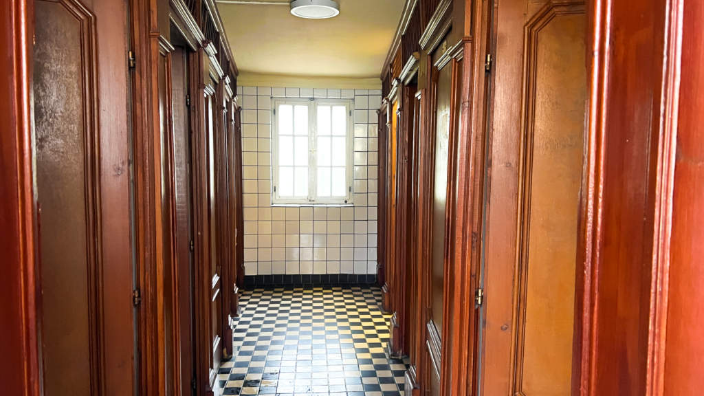 Széchenyi termiske bad, termalbad i Budapest, spaoplevelser i Budapest, seværdigheder i Budapest, oplevelser i Budapest, wellness i Budapest, varme kilder i Budapest, historiske bade i Budapest, afslapning i Budapest, kurbade i Budapest, udendørs pools i Budapest, tyrkiske bade i Budapest, helbredende bade i Budapest, must-see i Budapest, arkitektur i Budapest, spa- og wellness i Ungarn.