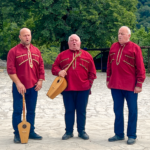 Georgisk Chakrulo, traditionel georgisk polyfonisk sang, UNESCO-kulturarv fra Georgien, georgisk folkemusik, kaukasisk flerstemmig sang, georgisk musikarv, polyfoni i Georgien, nationale sange i Georgien, kulturarv i Kaukasus, georgisk vokalmusik, historiske georgiske sange, must-hear georgisk musik, traditionelle fest- og krigssange, georgiske musiktraditioner, unikke flerstemmige sange, georgisk identitet gennem musik, georgisk folklore, nationale symboler i Georgien.