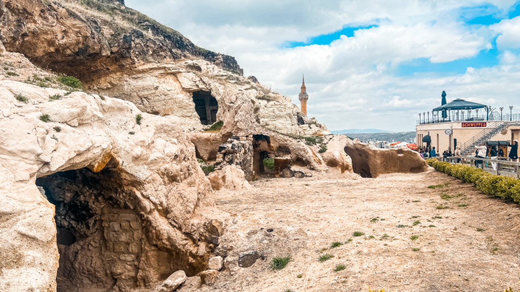 Kayasehir seværdighed, Kayasehir underjordisk by, underground city Kayasehir, Kayasehir kappadokia, Nevsehir Cappadocia, undergroundcity turkey, underjordisk by Tyrkiet, Ny underjordisk by i Kappadokien, Cappadocia underjordisk by Kayasehir, Seværdigheder i Kappadokien, oplevelser i Kappadokien, unikke seværdigheder i Tyrkiet, Tyrkiet guide, Cappadocia Guide, Kappadokien Guide