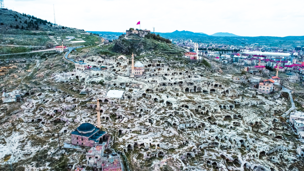 Kayasehir seværdighed, Kayasehir underjordisk by, underground city Kayasehir, Kayasehir kappadokia, Nevsehir Cappadocia, undergroundcity turkey, underjordisk by Tyrkiet, Ny underjordisk by i Kappadokien, Cappadocia underjordisk by Kayasehir, Seværdigheder i Kappadokien, oplevelser i Kappadokien, unikke seværdigheder i Tyrkiet, Tyrkiet guide, Cappadocia Guide, Kappadokien Guide
