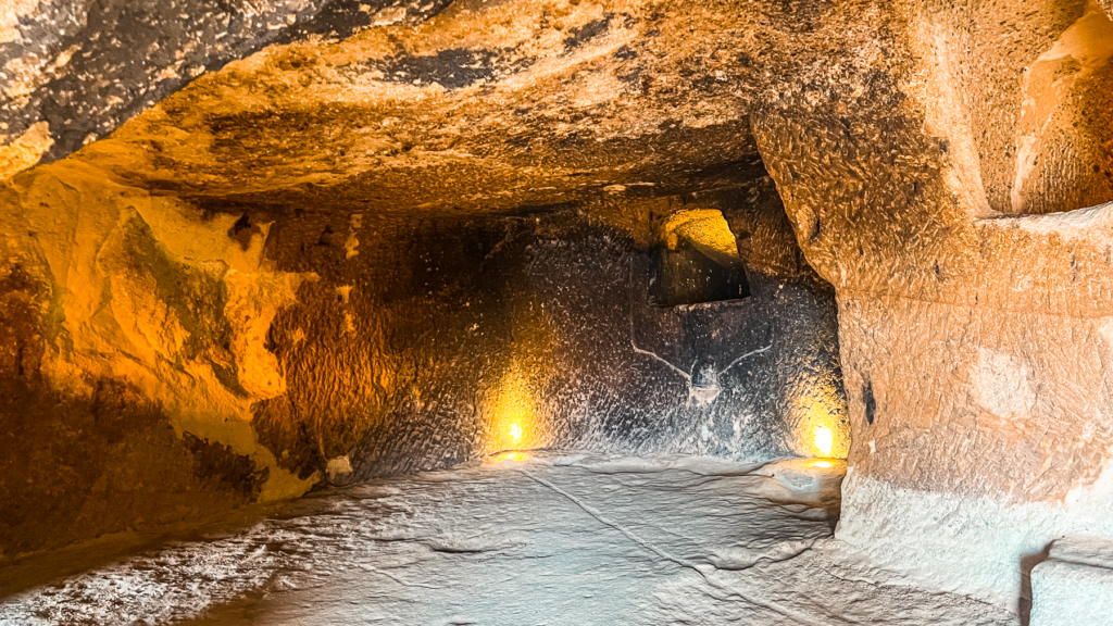Kayasehir seværdighed, Kayasehir underjordisk by, underground city Kayasehir, Kayasehir kappadokia, Nevsehir Cappadocia, undergroundcity turkey, underjordisk by Tyrkiet, Ny underjordisk by i Kappadokien, Cappadocia underjordisk by Kayasehir, Seværdigheder i Kappadokien, oplevelser i Kappadokien, unikke seværdigheder i Tyrkiet, Tyrkiet guide, Cappadocia Guide, Kappadokien Guide