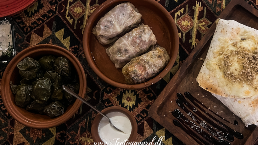 Azerbaijan dolma, vindrueruller, det skal du spise i azerbaijan, det skal du smage i aserbajdsjan, mad i azerbaijan, azerbaijan rejseblog, liste over lokalretter i aserbajdsjan, rejseblog om aserbajdjan, madguide til azerbaijan, aserbajdsjansk mad, mad fra kaukasus, blog om at rejse, rejseblogger anbefaling, rejsebloggen.