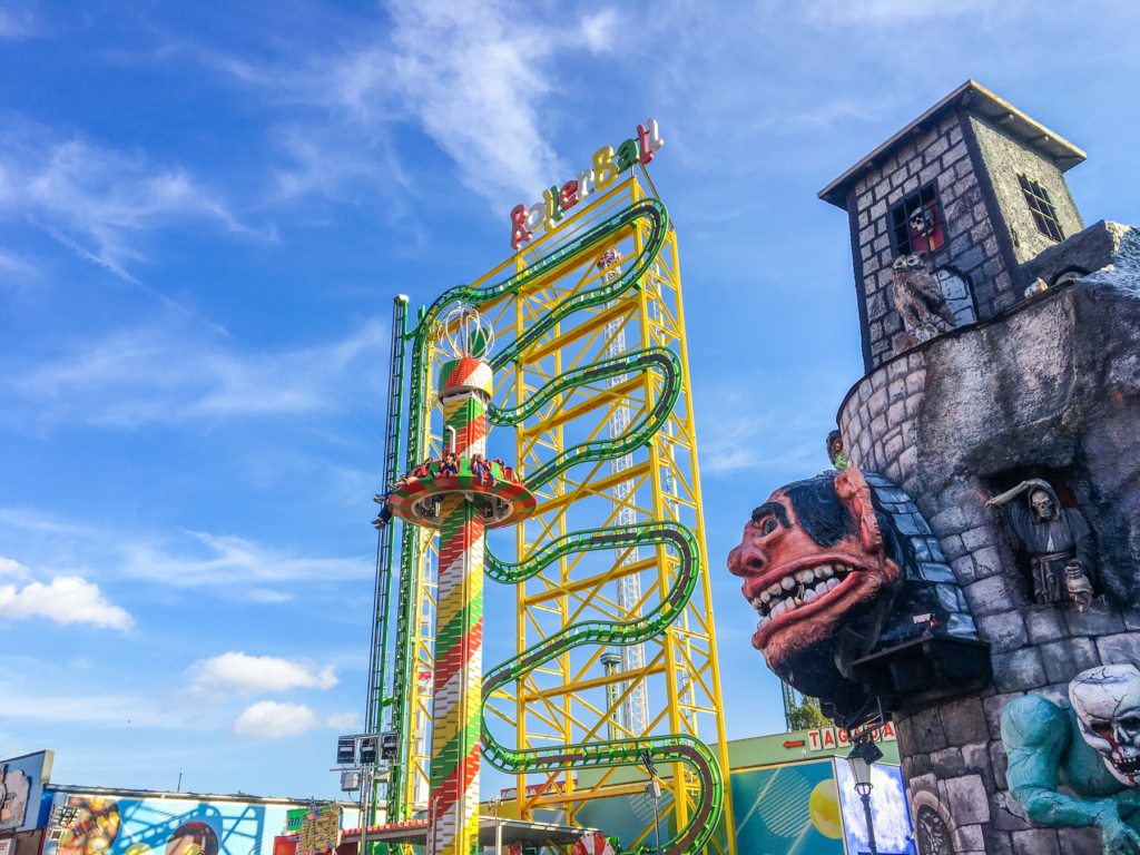 Prater Park, Wiener Prater, seværdigheder i Wien, oplevelser i Østrig, forlystelsespark i Wien, Wiener Riesenrad, must-see i Wien, turistattraktioner i Wien, historiske parker i Østrig, underholdning i Wien, grønne områder i Wien, familievenlige aktiviteter i Wien, Prater forlystelser, kulturarv i Wien, ikoniske steder i Wien, udendørs aktiviteter i Wien, sightseeing i Østrig, klassiske forlystelser i Wien, rekreation i Wien.