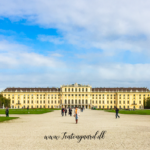 Schönbrunn Slottet, Schönbrunn Palace, seværdigheder i Wien, oplevelser i Østrig, historiske slotte i Østrig, UNESCO-verdensarv i Wien, Habsburgernes sommerresidens, kejserlige paladser i Wien, barok arkitektur i Østrig, must-see i Wien, turistattraktioner i Wien, guidede ture på Schönbrunn, Wiens berømte slotte, kulturarv i Østrig, kejserinde Maria Theresia, Mozart i Schönbrunn, de kejserlige haver, slotsturisme i Østrig, historie og kunst i Wien.