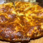 Georgisk opskrift, opskrifter på Georgisk mad, Khachapuri, Megrelian Khachapuri, georgisk ostebrød, ostebrød i georgien, georgisk delikatesse, georgiske madguide, madguide fra georgien, georgisk mad du skal smage, Khachapuri brød, georgisk mad, mad fra georgien, georgisk brød med ost, georgisk ostebrød opskrift, ostebrød i georgien opskrift, madguide fra Georgien, georgisk mad du skal smage