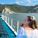 Jernporten, Iron Gate, Jernporten på Donau, Donau-kløften, seværdigheder ved Donau-floden, naturlige vidundere i Europa, oplevelser ved Donau, historiske steder på Donau, smukke flodlandskaber, krydstogter på Donau, Donau-flodens kløfter, grænsen mellem Rumænien og Serbien, sightseeing på Donau, must-see i Østeuropa, historiske fæstninger ved Donau, nationalparker ved Donau, rejseoplevelser i Balkan, Europas dybeste flodkløft, berømte klipper ved Donau, Rejseleder på Donau-floden, guidede ture på Donau, flodkrydstogt med rejseleder, oplevelser på Donau, historiske seværdigheder ved Donau, sightseeing med guide, kulturrejser i Centraleuropa, flodrejser i Østeuropa, ekspertguide på Donau, must-see steder langs Donau, Donau-krydstogt med historiefortælling, rejseoplevelser i Budapest, Wien og Beograd, flodsejlads med lokal guide, UNESCO-seværdigheder langs Donau, rejseinspiration til flodkrydstogt, natur- og kulturhistorie ved Donau, oplevelser på vandet med guide.