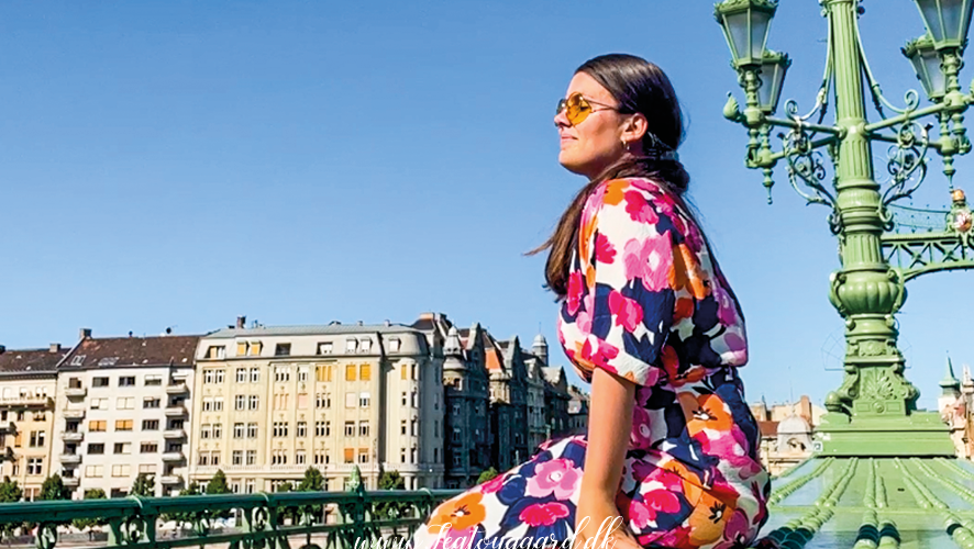 Kædebroen i Budapest, Széchenyi Kædebro, Chain Bridge, seværdigheder i Budapest, historiske broer i Budapest, oplevelser i Budapest, Donau-floden, ikoniske vartegn i Budapest, arkitektur i Budapest, broer i Ungarn, fotospots i Budapest, must-see i Budapest, Budapest attraktioner, kultur i Budapest, sightseeing i Budapest, naturskønne udsigter i Budapest, historie om Budapest, Guide til seværdigheder i Budapest, oplevelser i Budapest, must-see i Budapest, historiske seværdigheder i Budapest, turistattraktioner i Budapest, sightseeing i Budapest, top seværdigheder i Budapest, kultur i Budapest, arkitektur i Budapest, Donau-floden, historiske bygninger i Budapest, berømte vartegn i Budapest, museer i Budapest, naturoplevelser i Budapest, shopping i Budapest, gastronomi i Budapest.