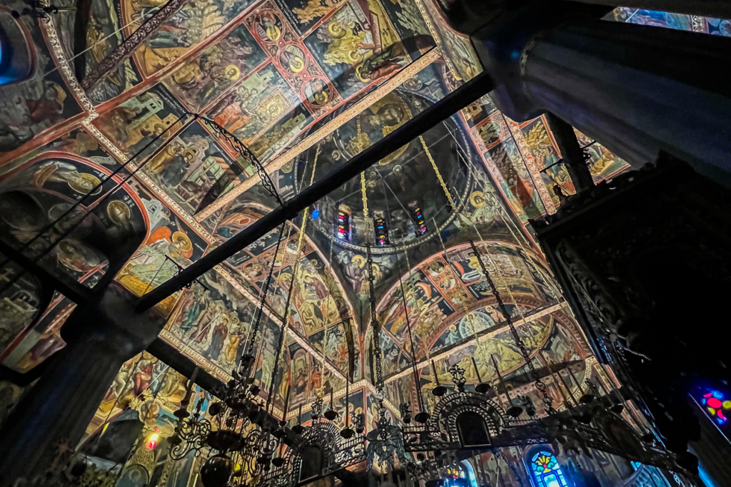 Grand Meteoro-klosteret i Meteora, Megalo Meteoro kloster i Grækenland, største kloster i Meteora, ortodokst munkekloster på klippetop, historisk kloster i Grækenland, UNESCO verdensarv Meteora, Meteora klostre, seværdigheder i det centrale Grækenland, oplevelser i Meteora, klostre i bjergene, Grand Meteoro med museum og kirke, must-see kloster i Meteora, smukkeste steder i Grækenland, religiøs historie og arkitektur.