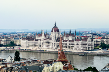 Rejseguide til Ungarn, seværdigheder i Ungarn, oplevelser i Ungarn, Budapest guide, Balatonsøen, Pécs, nationale parker og naturreservater i Ungarn, Ungarsk madkultur, must-see steder i Ungarn, slotte i ungarn, Ungarn som rejsemål, trakfik i ungarn, ungarsk parlør, gode rejseråd til ungarn, sådan rejser du i ungarn,