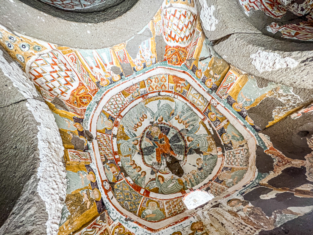 Daniel-Pantonassa-kirken, Ağaçaltı-kirken i Ihlara-dalen, hulekirke i Kappadokien, kirker i Ihlara-dalen, byzantinsk kirke i Anatolien, kristen arv i Kappadokien, fresker i klippekirker, seværdigheder i Aksaray-provinsen, kirkerute i Kappadokien, Ağaçaltı Kilisesi, historiske kirker i Tyrkiet, vulkanske hulekirker i Ihlara, seværdighed i Ihlara-dalen, kirker i Cappadocia, Daniel Pantonassa Kirken i Aksaray-provinsen, kulturarv i Kappadokien, Guide til Ihlara dalen, Ihlara dalen Kappadokien, vandreturer i Kappadokien,