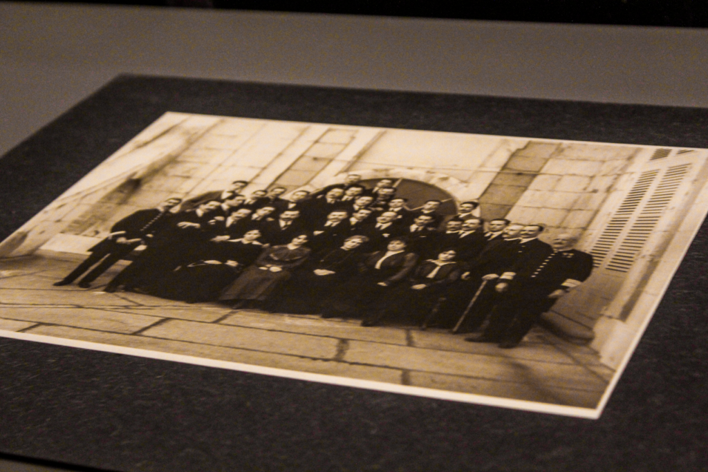 Palacio Real de Madrid, det kongelige palads i Madrid, Spaniens største kongepalads, historisk residens for den spanske kongefamilie, imponerende barokarkitektur i Madrid, seværdighed i Madrid, oplevelser i spansk kongehistorie, must-see i Madrid, paladsets historie og pomp i Spaniens hovedstad, oplevelser i Madrid, Sjove fakta om Spanien, overraskende ting om Spanien, sjove og anderledes oplevelser i spansk kultur, fakta du ikke vidste om Spanien