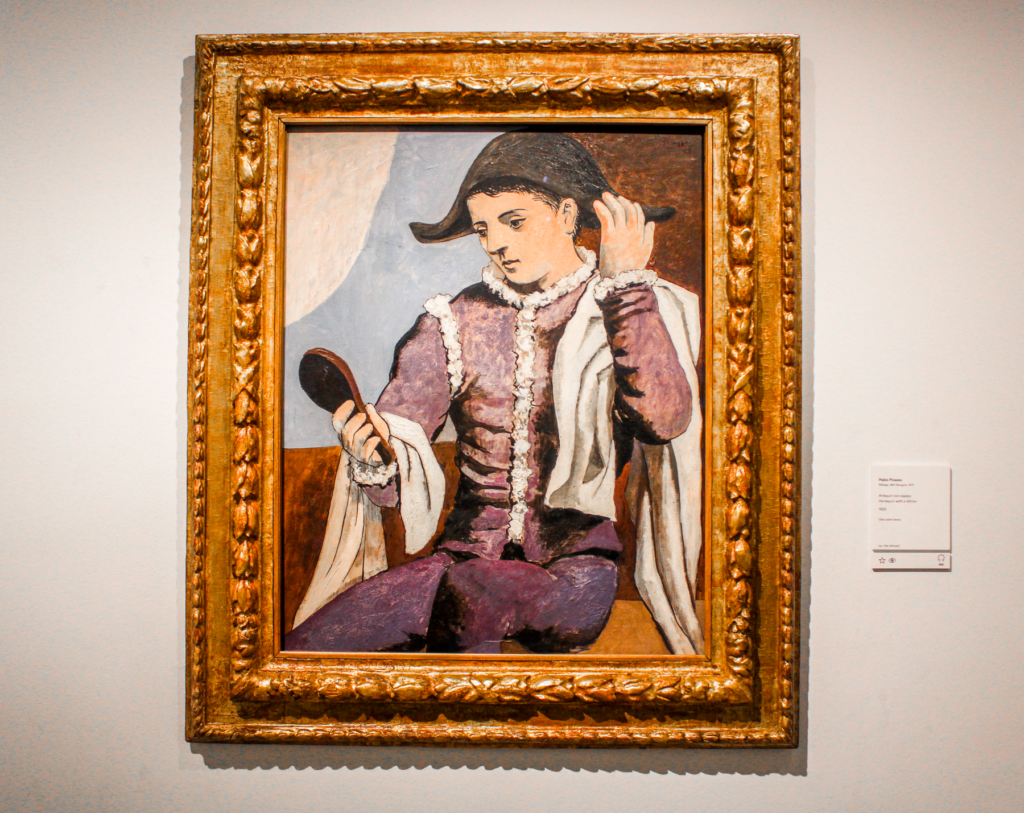 Thyssen-Bornemisza Museum, kunstmuseum i Madrid, Museo Thyssen Madrid, en del af Madrids gyldne kunsttrekant, spanske museer, seværdigheder i Madrid, europæisk kunst fra middelalder til moderne tid, kunstsamling i verdensklasse, malerier af Van Gogh, Monet og Rembrandt, oplevelser for kunstelskere i Spanien, kultur i Madrid, museer i Madrid centrum, oplevelser i Madrid, Sjove fakta om Spanien, overraskende ting om Spanien, sjove og anderledes oplevelser i spansk kultur, fakta du ikke vidste om Spanien, Harlequin at Mirror Picasso