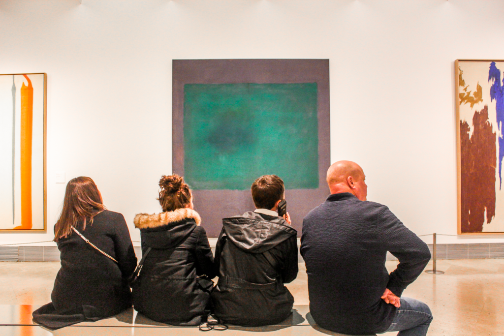 Thyssen-Bornemisza Museum, kunstmuseum i Madrid, Museo Thyssen Madrid, en del af Madrids gyldne kunsttrekant, spanske museer, seværdigheder i Madrid, europæisk kunst fra middelalder til moderne tid, kunstsamling i verdensklasse, malerier af Van Gogh, Monet og Rembrandt, oplevelser for kunstelskere i Spanien, kultur i Madrid, museer i Madrid centrum, oplevelser i Madrid, Sjove fakta om Spanien, overraskende ting om Spanien, sjove og anderledes oplevelser i spansk kultur, fakta du ikke vidste om Spanien.