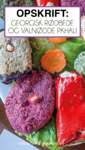 Georgisk pkhali, traditionelle georgiske forretter, spinat pkhali, rødbede pkhali, aubergine pkhali, valnøddebaserede retter fra Georgien, veganske specialiteter fra det georgiske køkken, farverige småretter med hvidløg og krydderier, klassiske forretter i en georgisk supra, sund og smagfuld georgisk mad, populære retter i Georgien, oplev det autentiske georgiske køkken med pkhali.