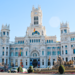 Seværdigheder i Madrid, oplevelser i Spaniens hovedstad, historiske og kulturelle attraktioner i Madrid, Prado-museet, Reina Sofía og Thyssen-Bornemisza, Palacio Real de Madrid, Puerta del Sol og Plaza Mayor, Retiro-parken og Palacio de Cristal, Santiago Bernabéu stadion, Gran Vía shopping og underholdning, Debod-templet, must-see attraktion i Madrid, seværdighed i Madrid centrum, must-see oplevelse i Madrid, must-see i Madrid, historiske og kulturelle oplevelser i Madrid centrum, Seværdigheder i Madrid, oplevelser i Spaniens hovedstad, Madrid rejseguide,