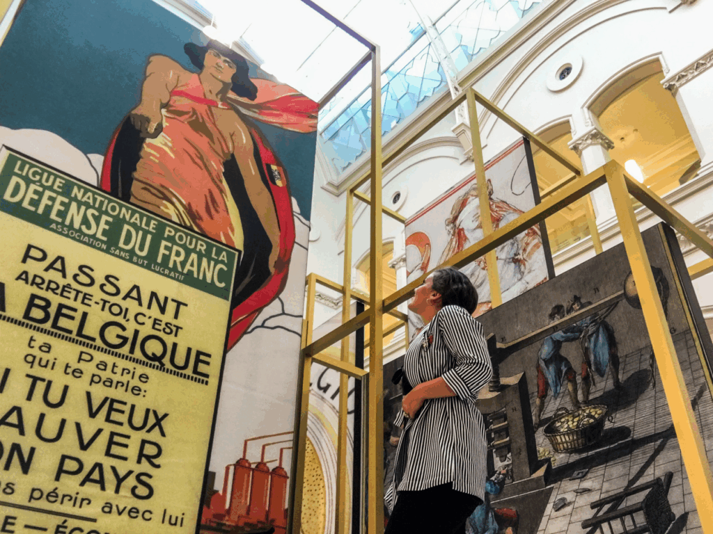 Her er en alternativ tekst (alt-tekst) i korrekt stil, egnet til brug på billeder til en artikel om sjove fakta om Belgien:

Sjove fakta om Belgien, Belgien sjove oplysninger, mærkelige traditioner i Belgien, Manneken Pis og Jeanneke Pis, belgiske øl og vafler, tegneserier fra Belgien, Tintin og Smølferne, Bruxelles oplevelser, Belgien kuriositeter, underholdende fakta om Belgien, kultur og skikke i Belgien, belgiske særheder, Belgien trivia, oplev Belgien