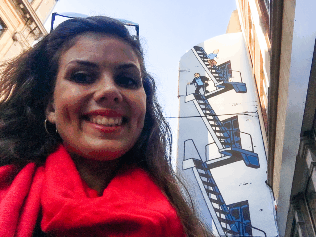 Tintin fra Belgien, tegneseriefigur skabt af Hergé, kendt belgisk tegneseriehelt, reporteren Tintin og hans hund Terry, Tintin-eventyr i hele verden, belgisk tegneseriekultur, klassiske Tintin-album, populære karakterer som Kaptajn Haddock og Professor Tournesol, ikonisk figur fra Bruxelles, Musée Hergé i Belgien, Tintin som kulturelt symbol, belgiske tegneserieklassikere, Tintin-film og animation, berømt belgisk litteratur, must-see for tegneseriefans i Belgien